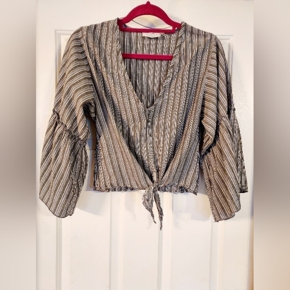 LAVENDER Field Anthropologie Women's Tie Front Bell Sleeve V-Neck Boho Top Small - Picture 1 of 3